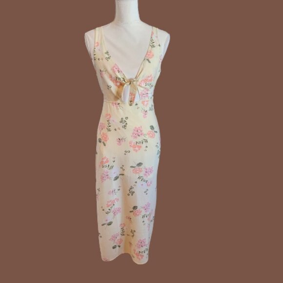 NWT Abound Dress with Flowers Midriff Date Night Cut Out Soft Yellow Casual - Picture 2 of 6